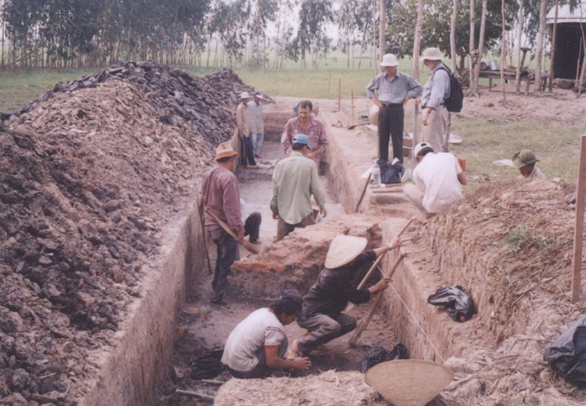 Go Óc Eo site excavation in 2002 showing archaeological work in the Óc Eo plain