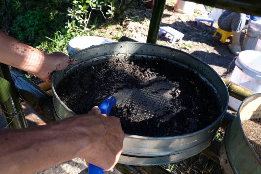 Wet sieving method for micro-materials collection