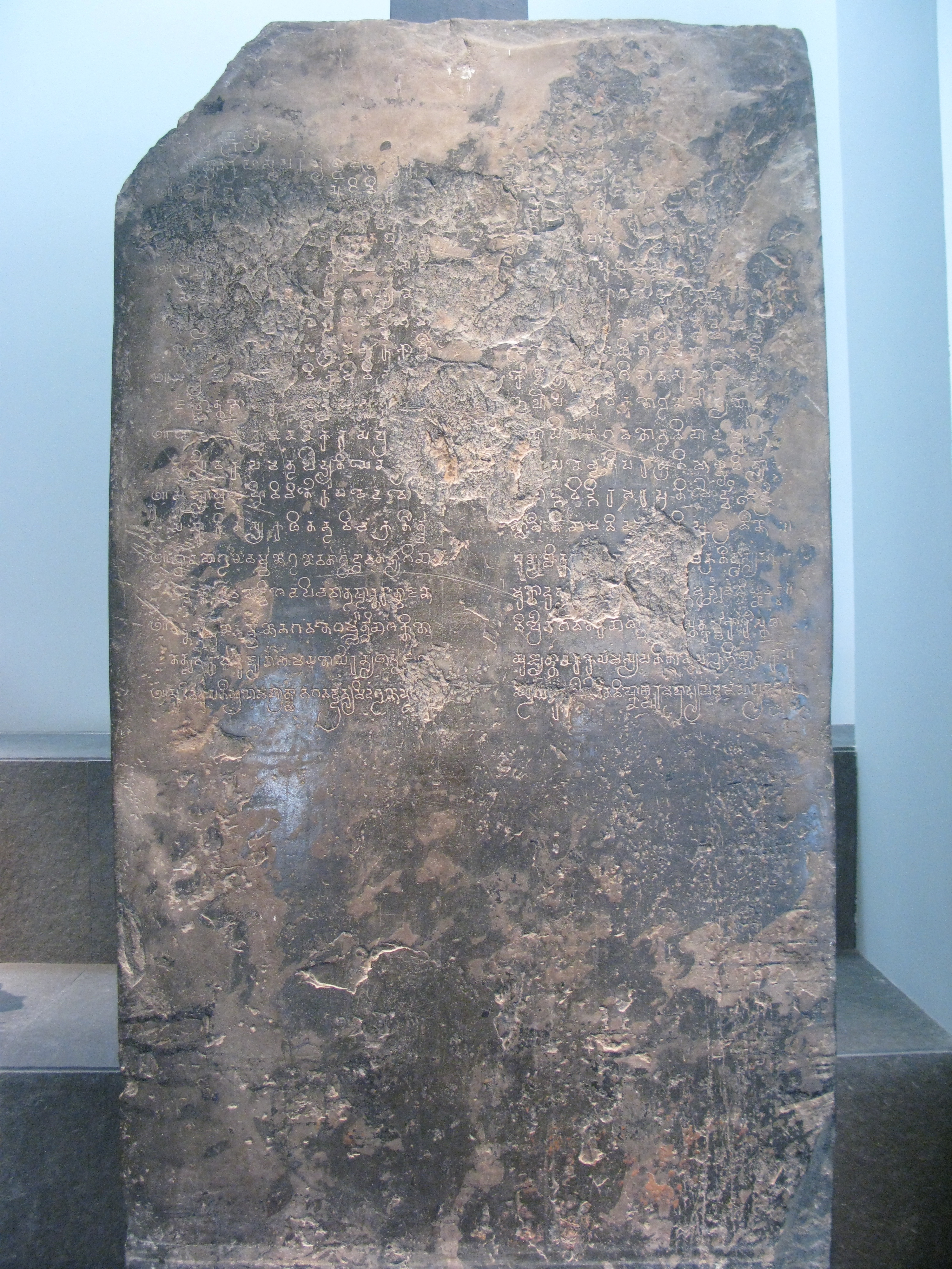 K5 Sanskrit inscription stele from Go Thap mentioning Prince Gunavarman