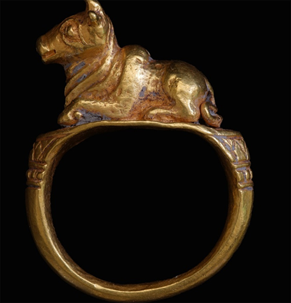 Gold ring showing evidence of trade at Óc Eo